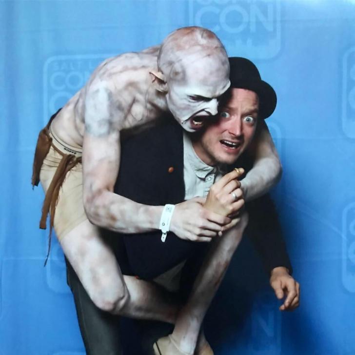 My+friend+met+Elijah+Wood+at+comic+con