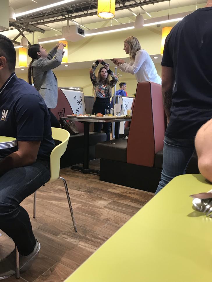 They+got+their+food+10+minutes+ago%26%238230%3B