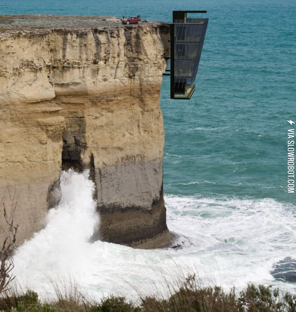 A+house+that+hangs+off+a+cliff.