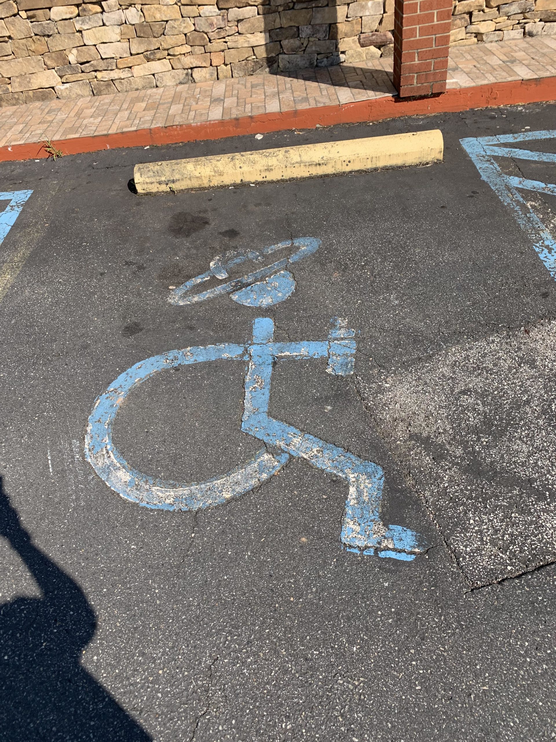 The+disabled+parking+spot+at+this+Mexican+restaurant+features+a+sombrero+and+cerveza