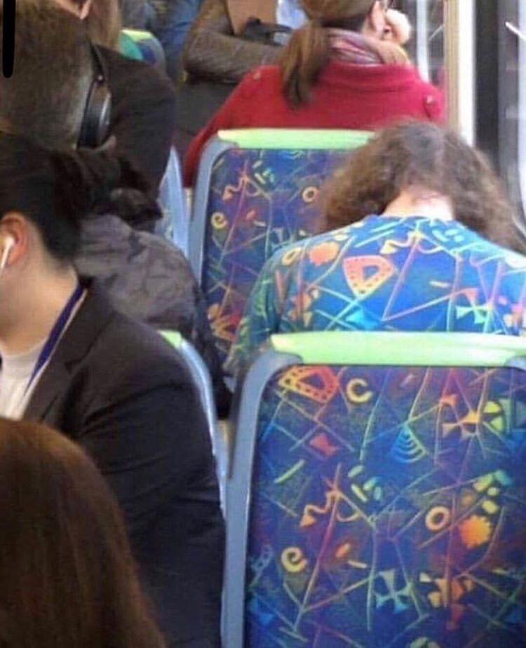 This+guy%26%238217%3Bs+shirt+matches+the+bus+seat