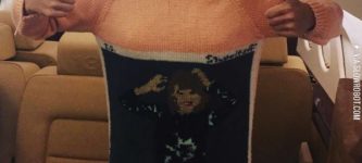 Taylor+Swift+in+her+knitted+sweater