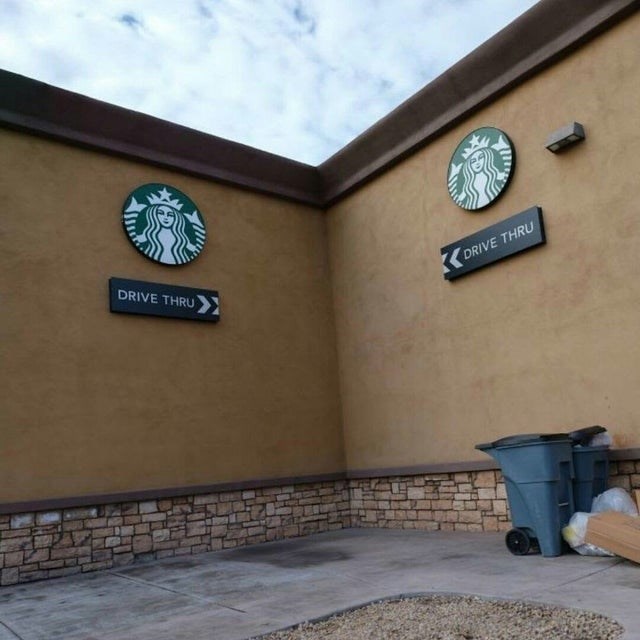 the+entrance+to+starbucks+in+diagon+alley