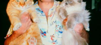 Freddie+Mercury+and+his+beloved+cats.