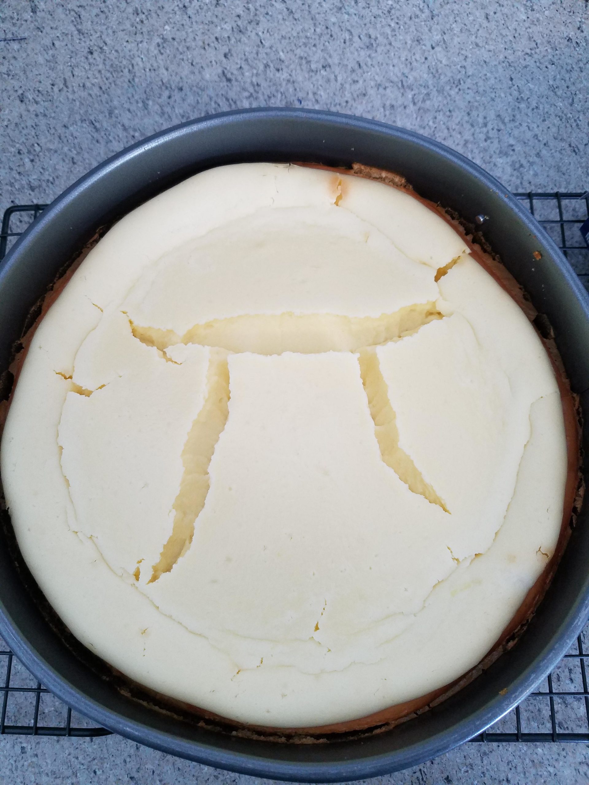 My+cheesecake+cracked+into+a+Pi.