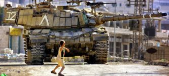 Palestinian+child+trying+to+fight+against+Israeli+tank