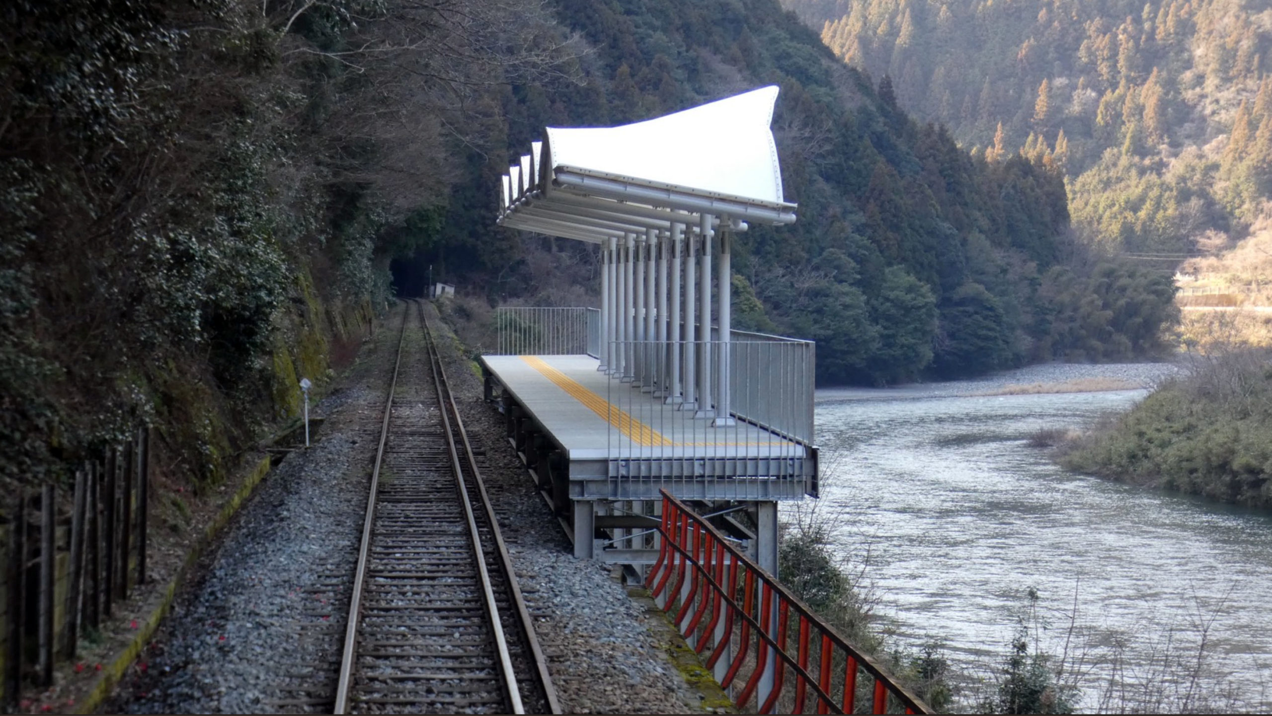 This+train+stop+in+Japan+has+no+entries+or+exits%2C+it+has+been+put+there+merely+so+that+people+can+stop+off+in+the+middle+of+a+train+journey+and+admire+the+scenery.