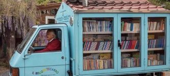 Retired+teacher+drives+portable+library+to+encourage+reading%21