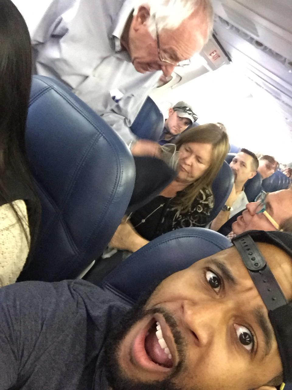 Bernie+Sanders+and+his+wife+flying+coach