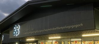 Welcome+the+grand+opening+of+Llanfairpwllgwyngyllgogerychwyrndrobwllllantysiliogogogoch+store