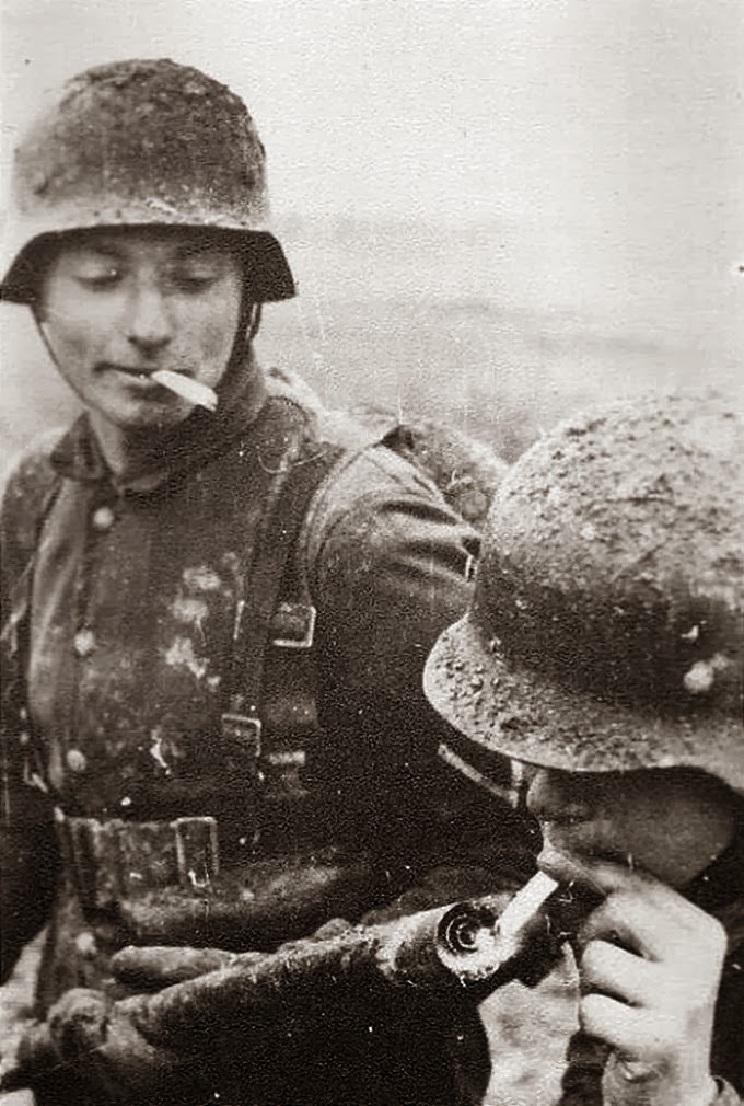 German+soldier+were+comfortable+with+their+flame+throwers%2C+circa+1940.
