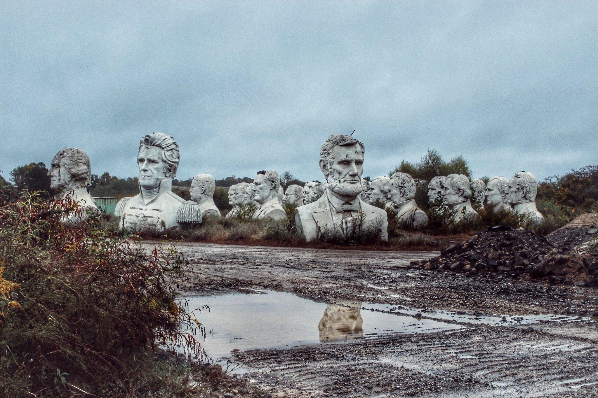 Abandoned+President%26%238217%3Bs+heads+in+a+rural+Virginia+field