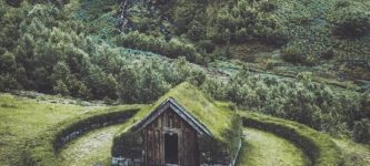 An+abandoned+tiny%2C+cozy%2C+Icelandic+cabin.