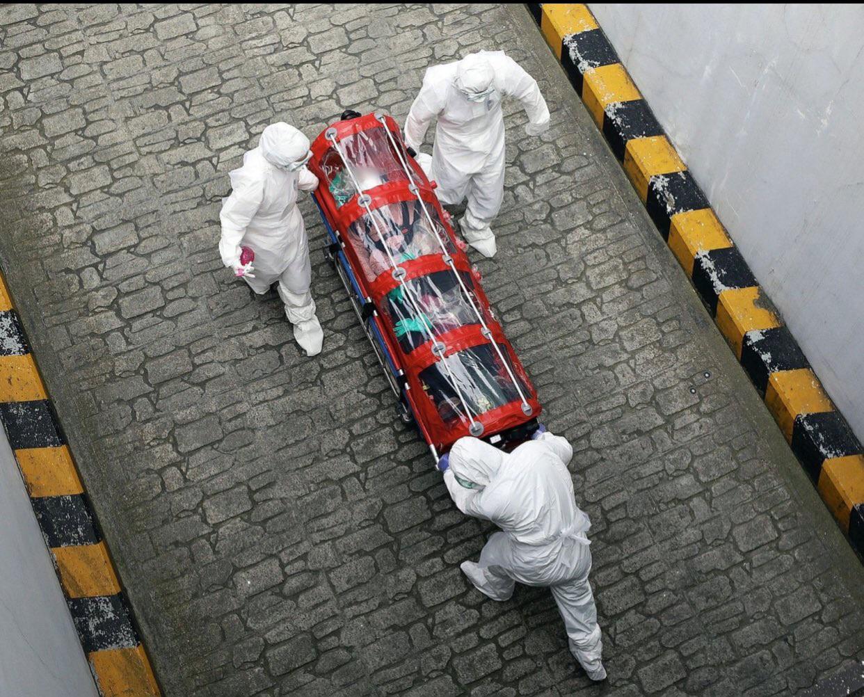 For+those+wondering+if+this+is+serious%2C+here%26%238217%3Bs+a+corona+patient+being+transported+in+South+Korea.