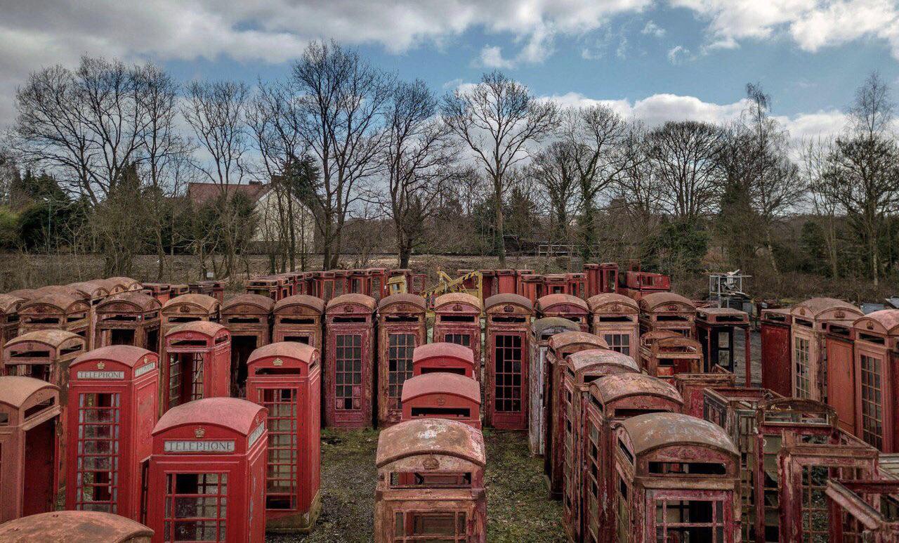 A+telephone+booth+cemetery+on+the+outskirts+of+London