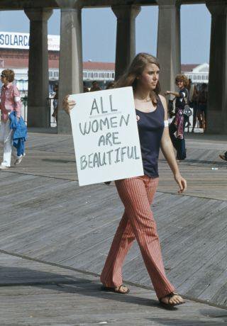 Protestor+at+the+1969+Miss+America+pageant.