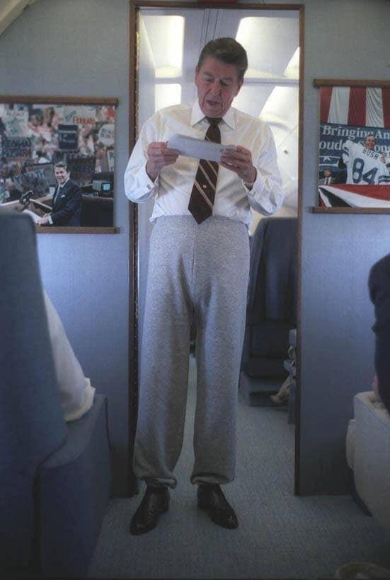 President+Ronald+Reagan+wearing+sweatpants+on+Air+Force+One%2C+1986