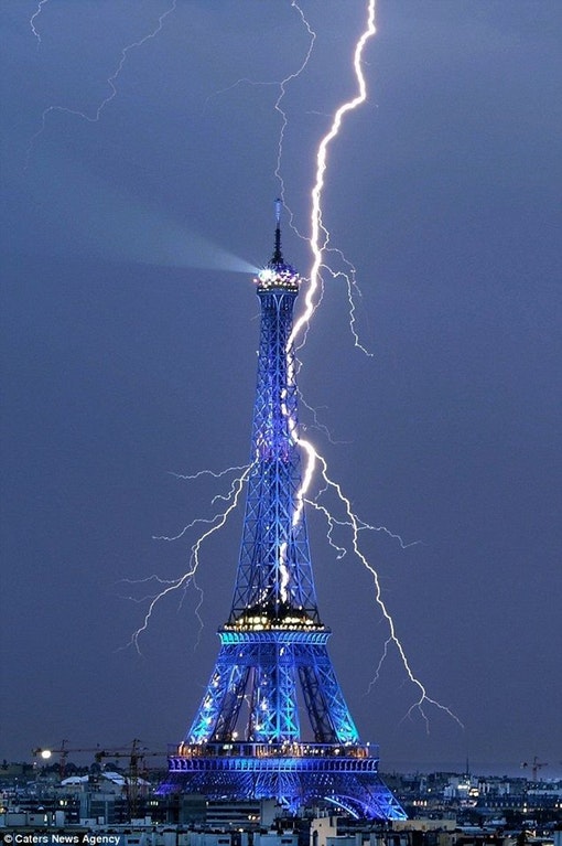 The+Eiffel+Tower+charging.