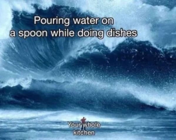pouring+water+on+a+spoon+while+doing+the+dishes