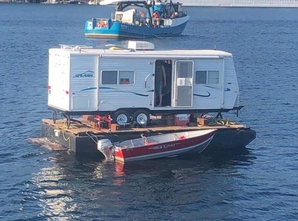 it%26%238217%3Bs+a+houseboat%3F